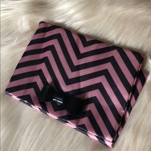 NWOT Mac Cosmetics Soft Makeup Bag Pink Black